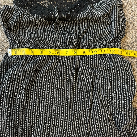 Main Strip Black & White Patterned Halter top Jumpsuit Size Medium - Picture 9 of 10